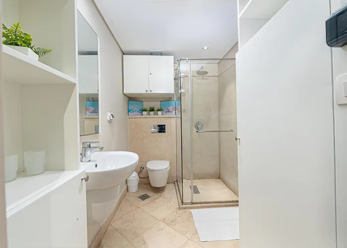 Apartment Modern With Great Pool & Access