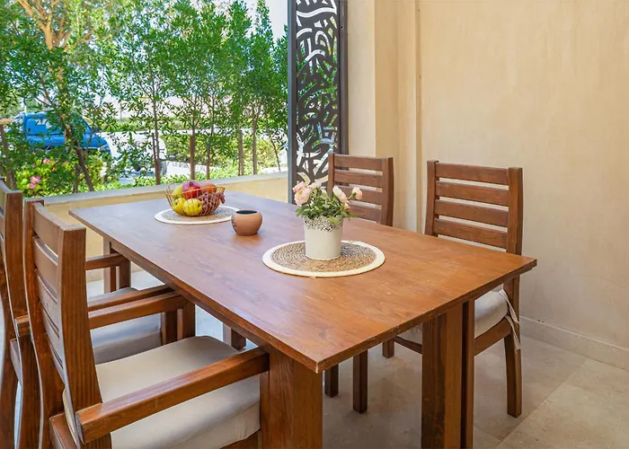 Apartment Modern With Great Pool & Access
