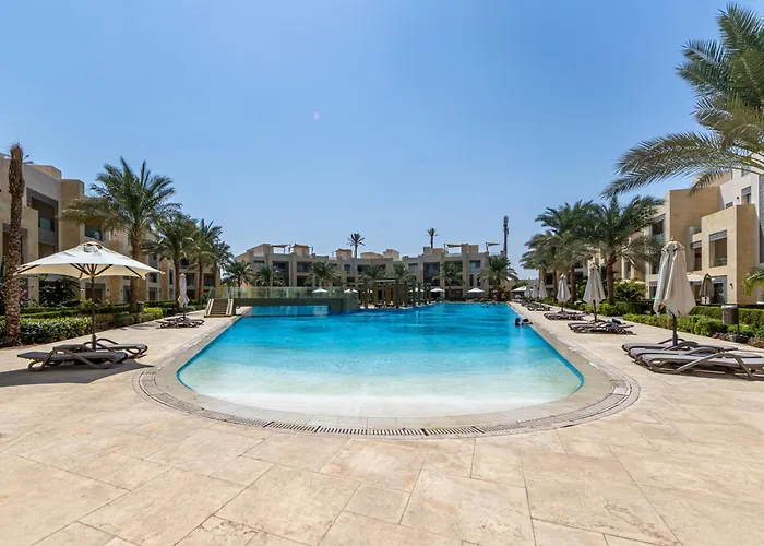 Modern With Great Pool & Access *